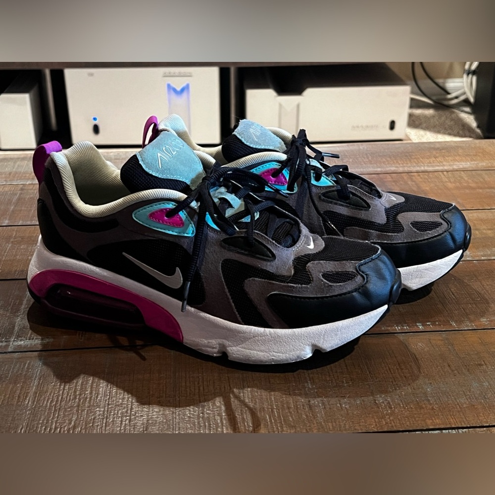 Women’s Nike 8.5 (7Y)